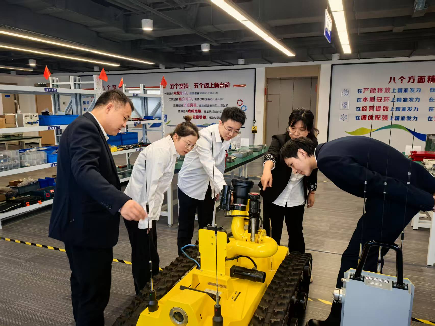 搶占科技制高點 智引青年“馬力足”——智引公司“煤海衛(wèi)士”技術(shù)應(yīng)用攻關(guān)青年突擊隊攻堅紀(jì)實