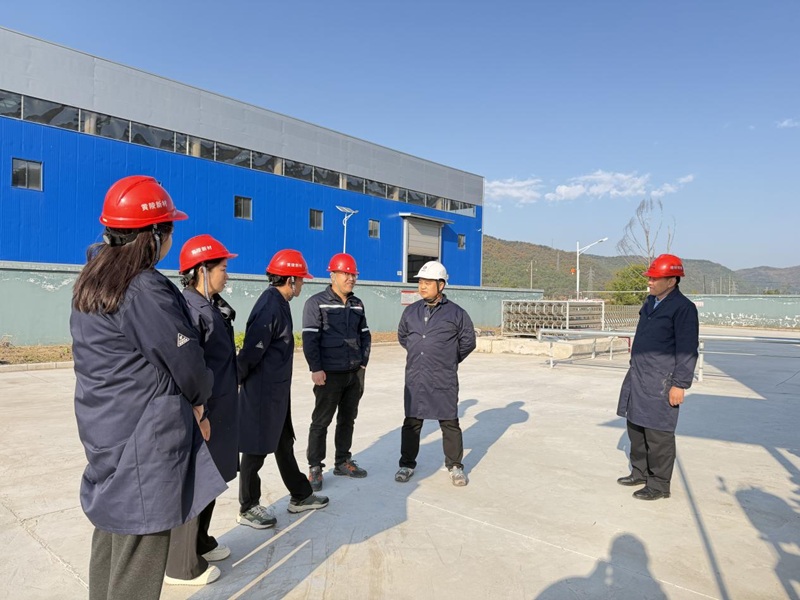 黃陵縣天然氣專項(xiàng)檢查組對(duì)黃陵新材公司開展LNG氣站專項(xiàng)安全檢查