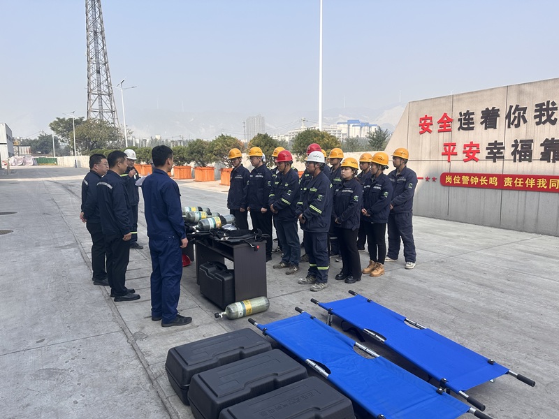 龍門綠碳公司、韓城昇隆公司聯(lián)合開展正壓式空氣呼吸器使用培訓(xùn)及實(shí)操演練